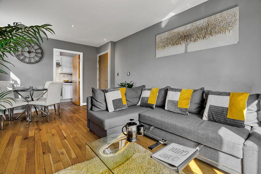 Sandy Lane Apartment สเกลเมอร์สเดล ภายนอก รูปภาพ
